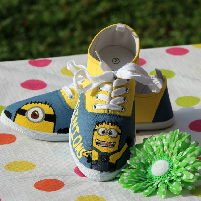 DIY Painted Minions Shoes Tutorial from JennsRAQ.com