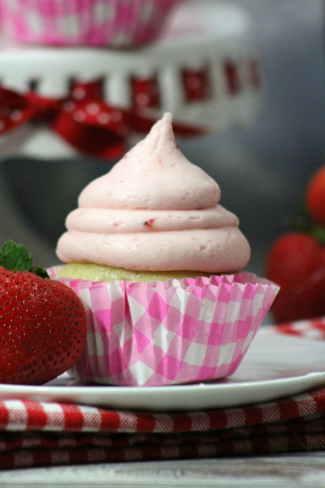 Strawberry Shortcake Cupcake from JennsRAQ.com