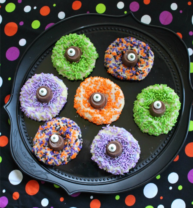 Monster Eye Cookies - Easy Halloween Dessert - as seen on JennsRAQ.com