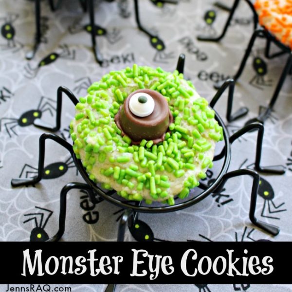 Monster Eye Cookies {Halloween Dessert}