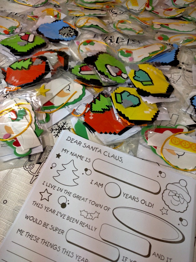 How to Host a FUN Christmas Party for Kids as seen on JennsRAQ.com - Activities