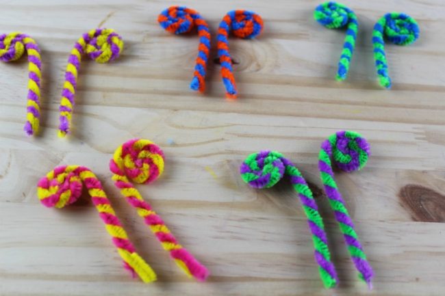 Butterfly Snack Bags - Pipe Cleaners Twisting to make an antenna